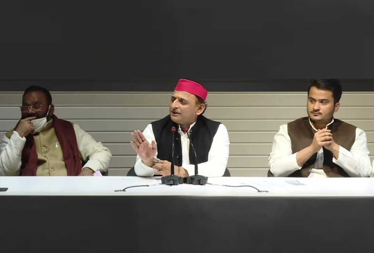 Akhilesh yadav promises 300 unit free electricity to people.