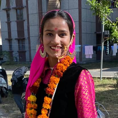 Dehradun news:Anju got first place in art festival traditional playing at the national level.