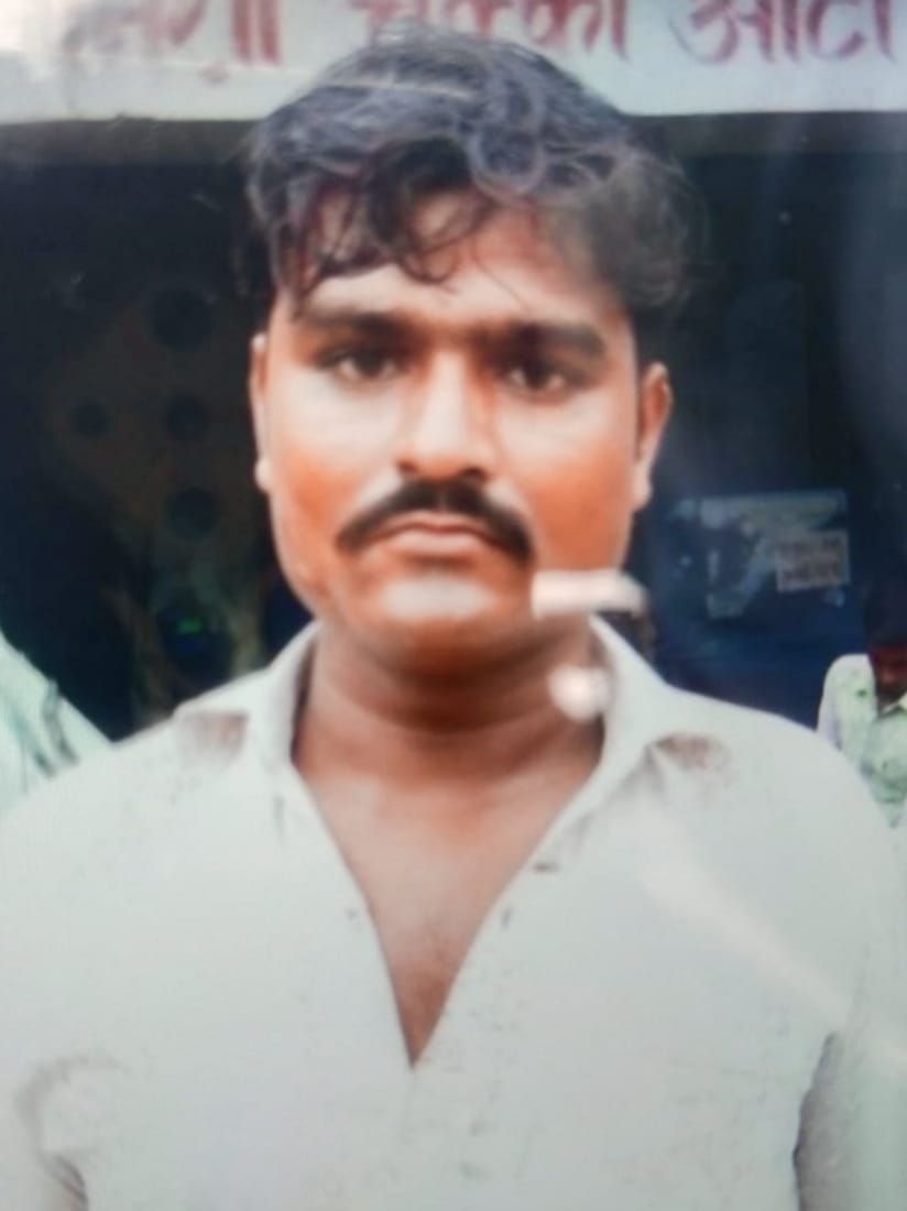 auto driver's body found hanging