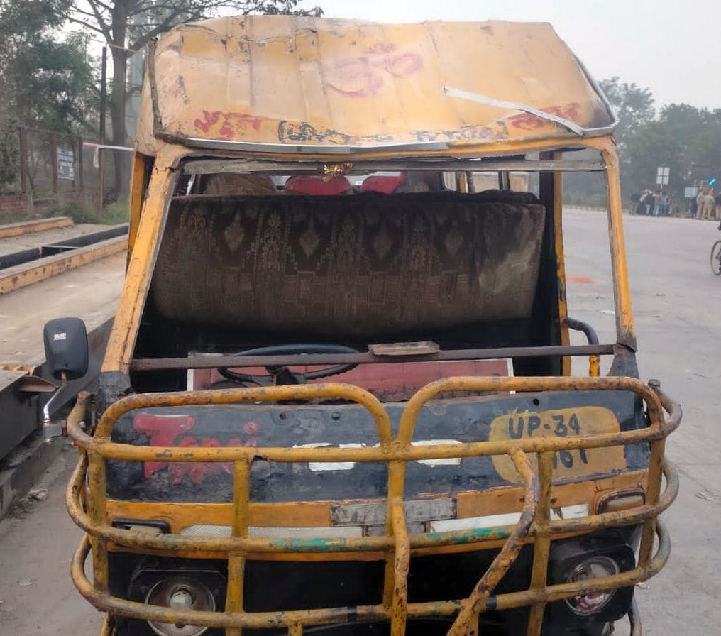 Tempo overturned after colliding with truck, 11 injured