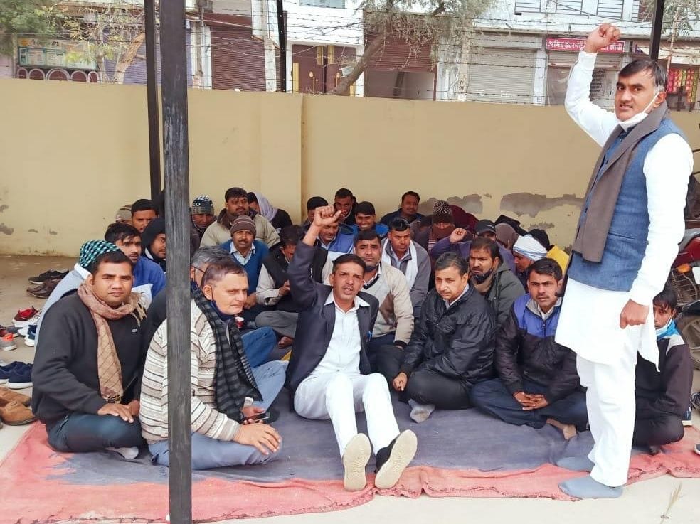Electricity corporation employees demonstrated against SDO
