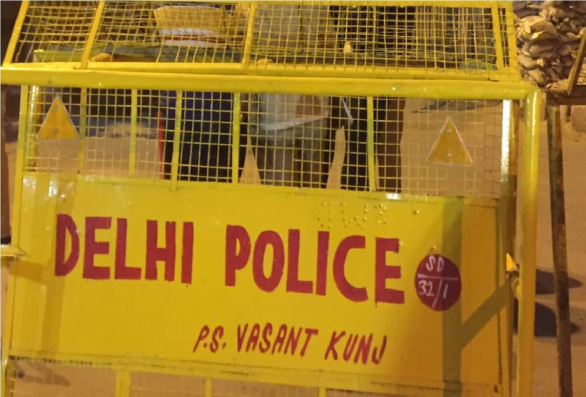 Businessman wife committed suicide along with her two daughters in Delhi