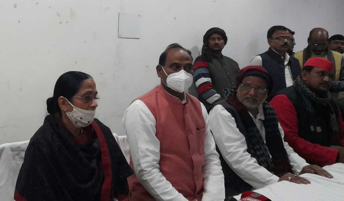 Anupriya Patel mother krishna patel allegation son-in-law ashish patel and BJP for split in family on aman patel wrote letter to akhilesh yadav in mirzapur