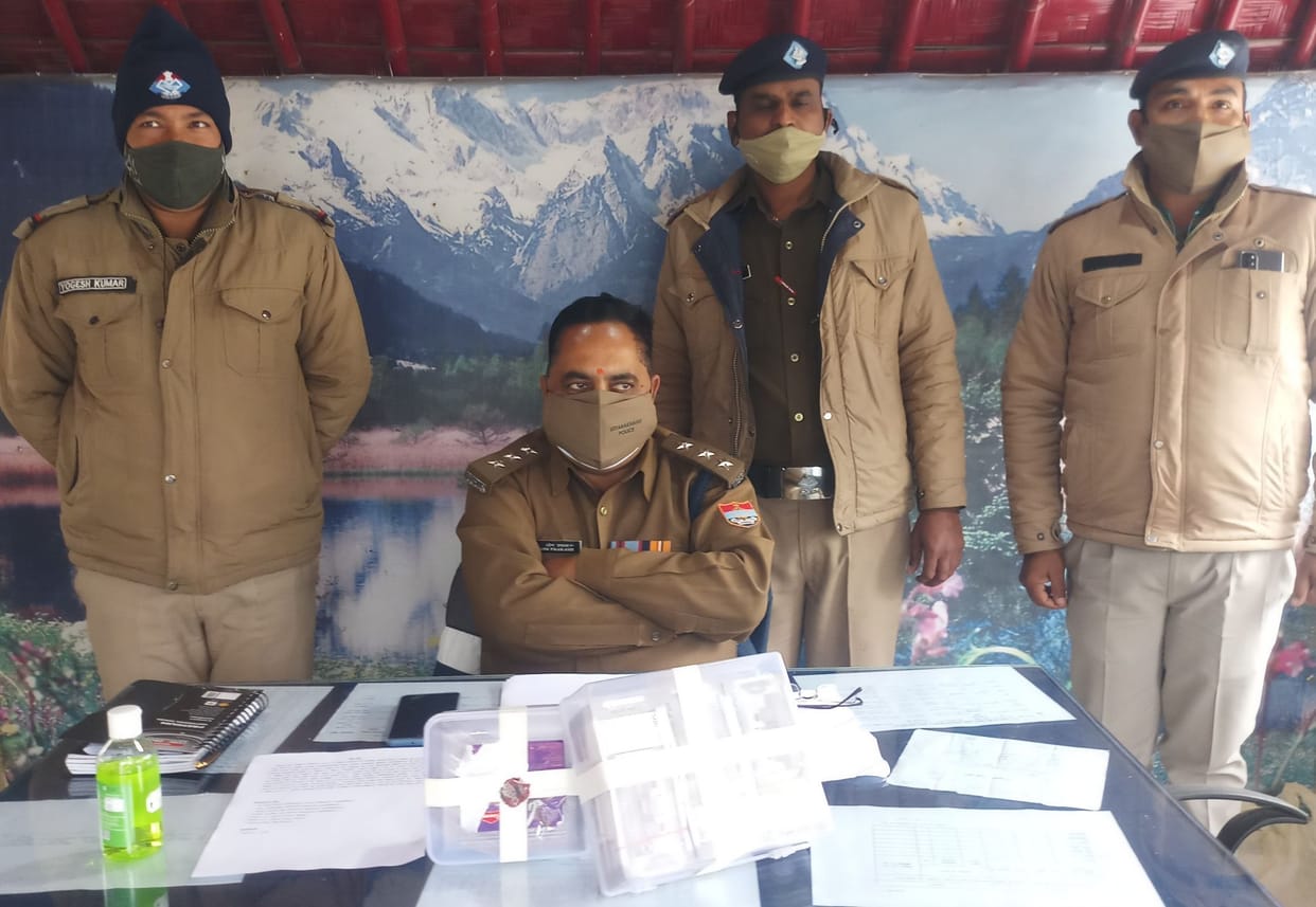 Seven lakhs rupees caught.