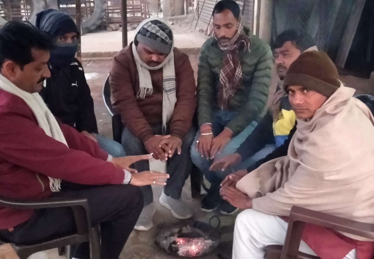 Melting increased with the severe cold, the public was suffering, people lurking in the house