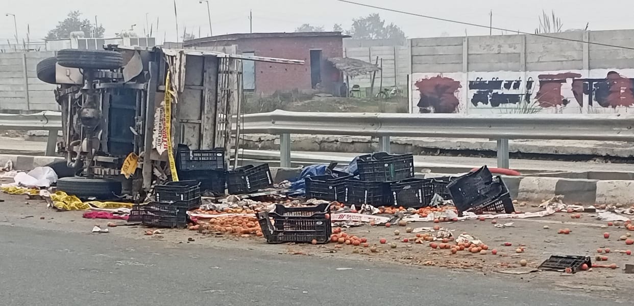 Tomato loaded loaderoverturned near Visayakpur, driver dies