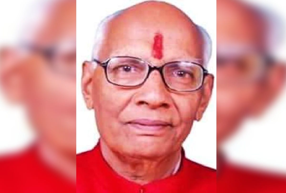 Samajwadi Party Chief Akhilesh Yadav Give Ticket To Ex Minister Manpal Singh