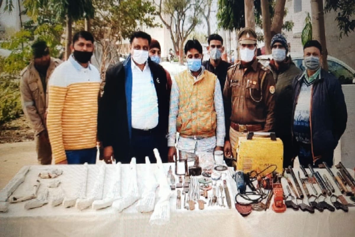 Police have busted a a factory of illegal weapons and a accused arrested in Shamli