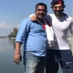 वरुण धवन अपने ड्राइवर मनोज साहू के साथ