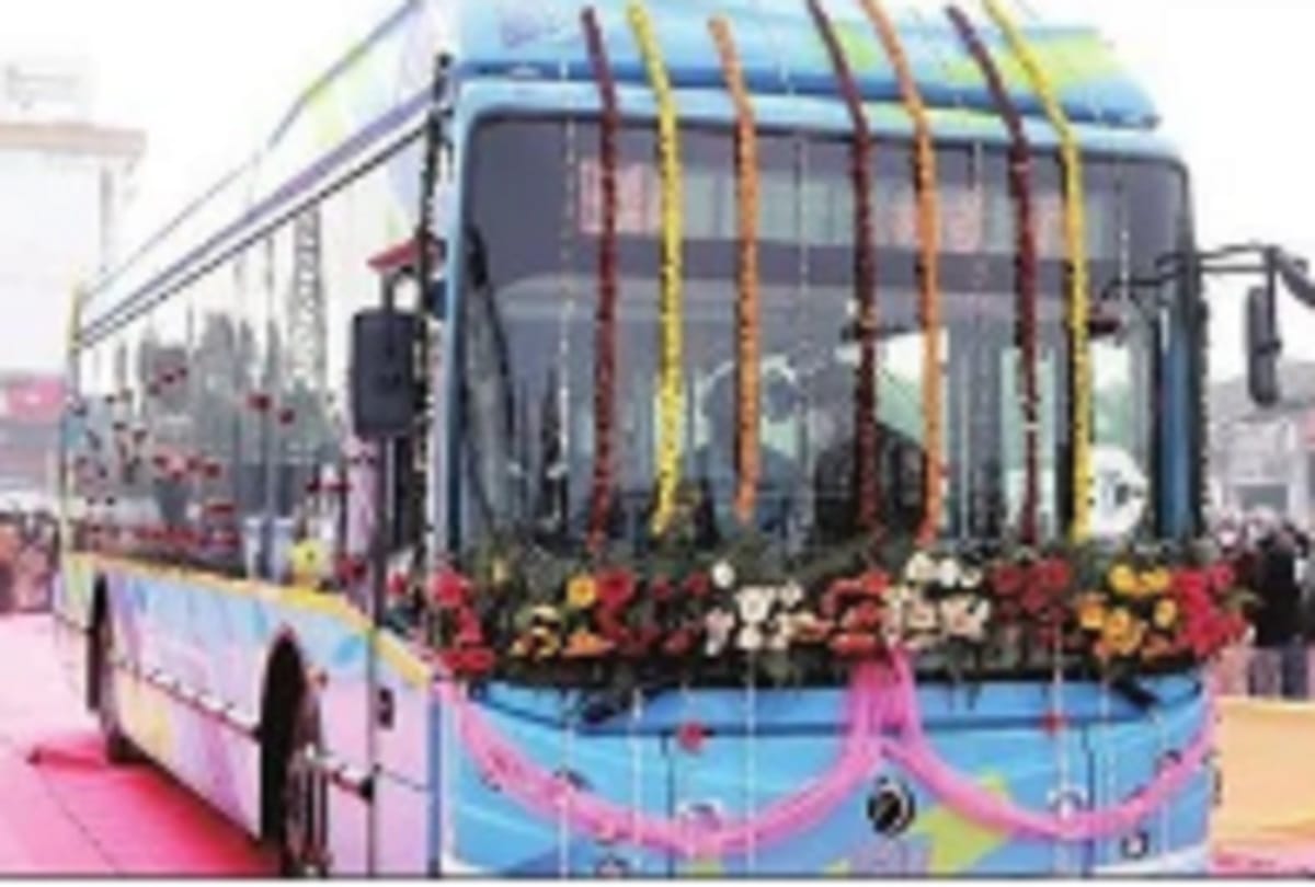 E-bus plying on the roads of Delhi