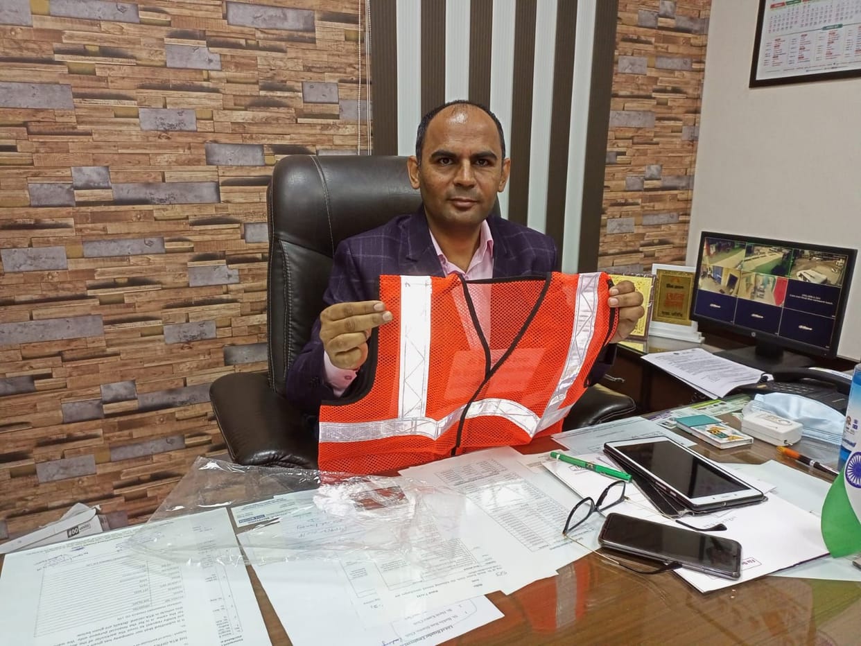 If workers do not wear radium jackets, action will be taken against the owners