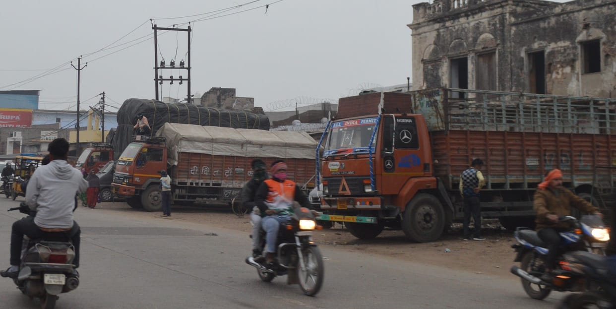 Hathras: 20 crore loss to the transport business due to fog and winter