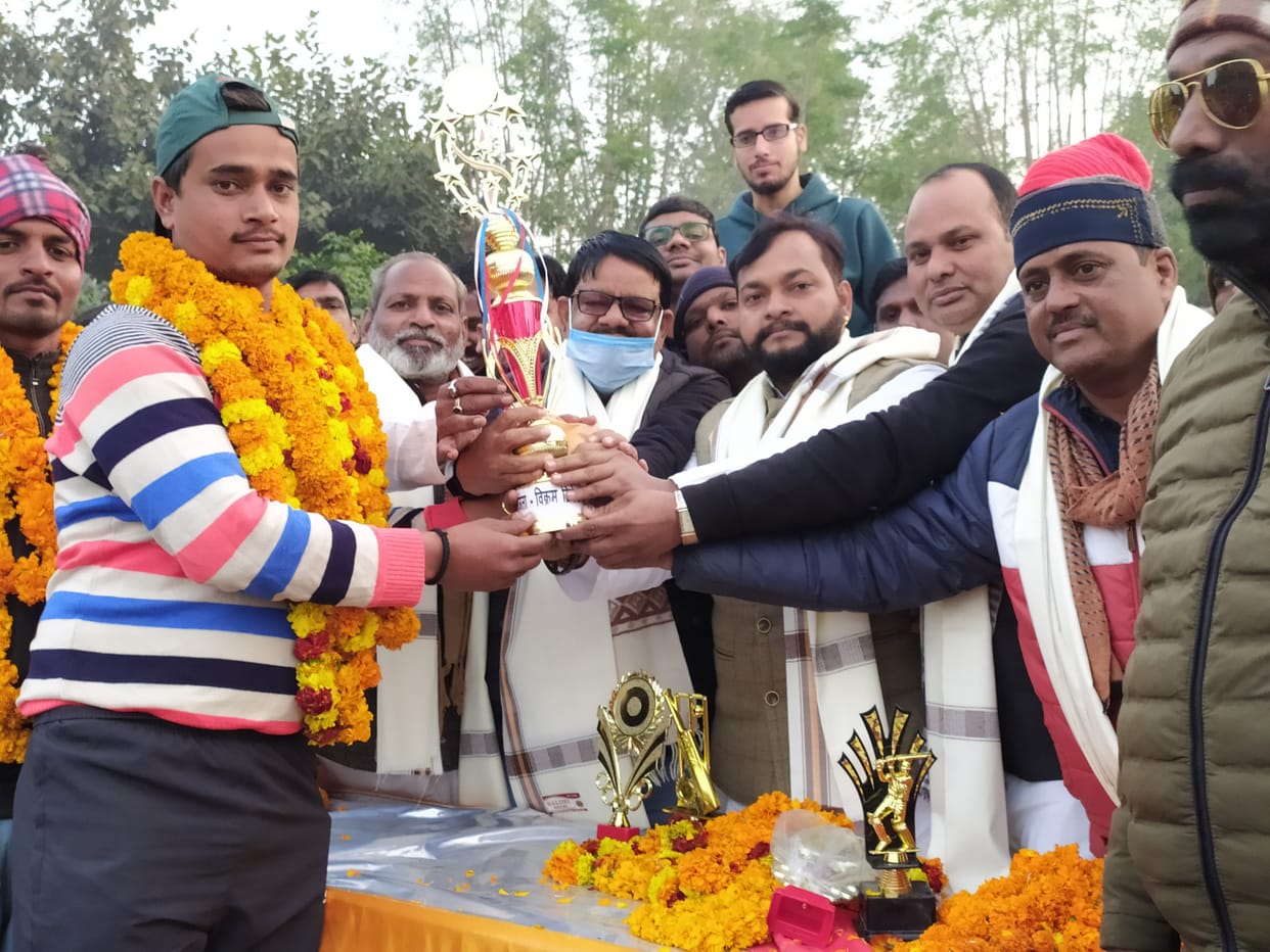 Ramnagar's team emerged victorious after hitting a six off the last ball.