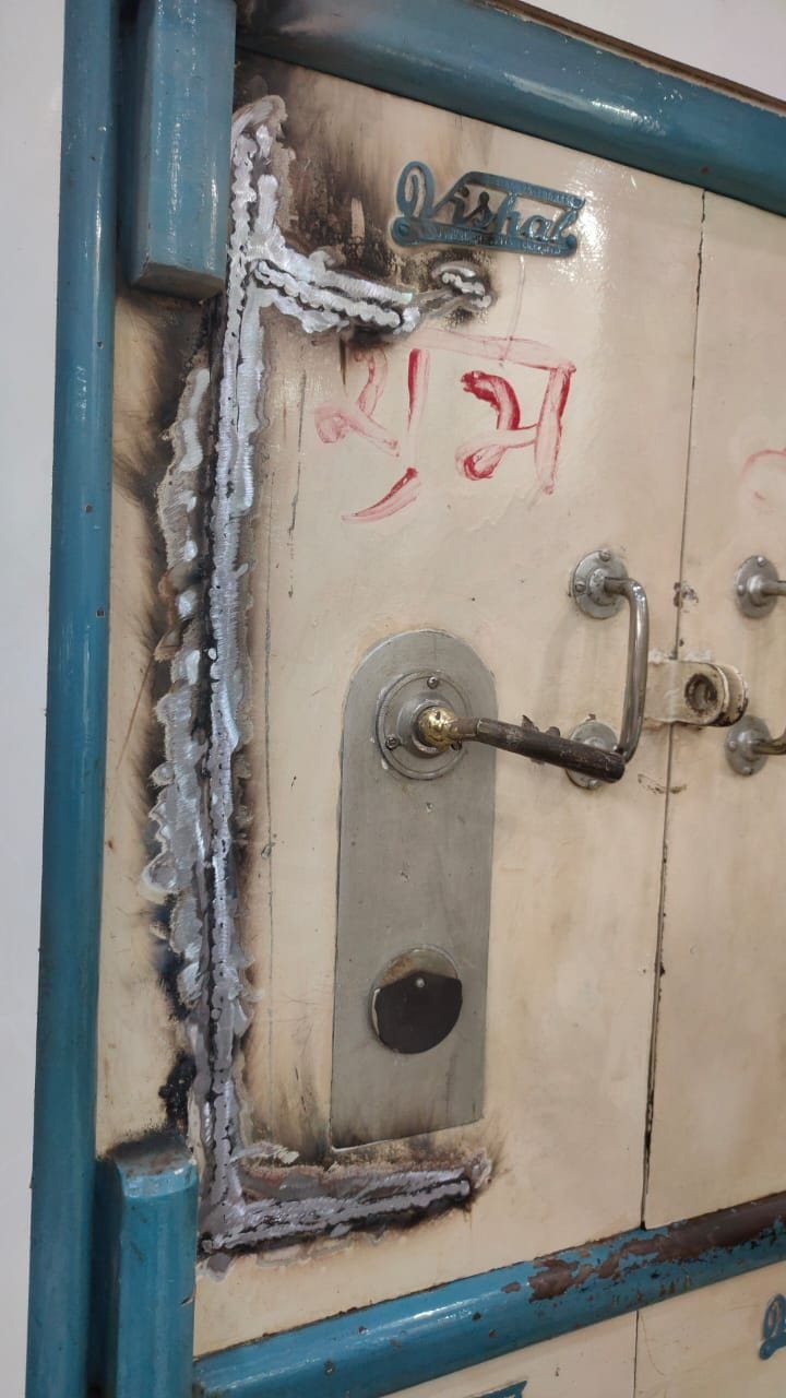 Two kg of silver and gold jewelery stolen