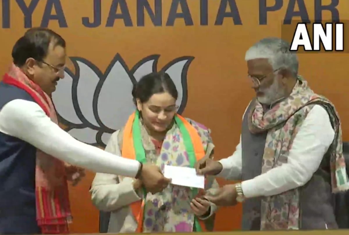Aparna yadav, Aditi Singh and Priyanka maurya in BJP office in Lucknow.