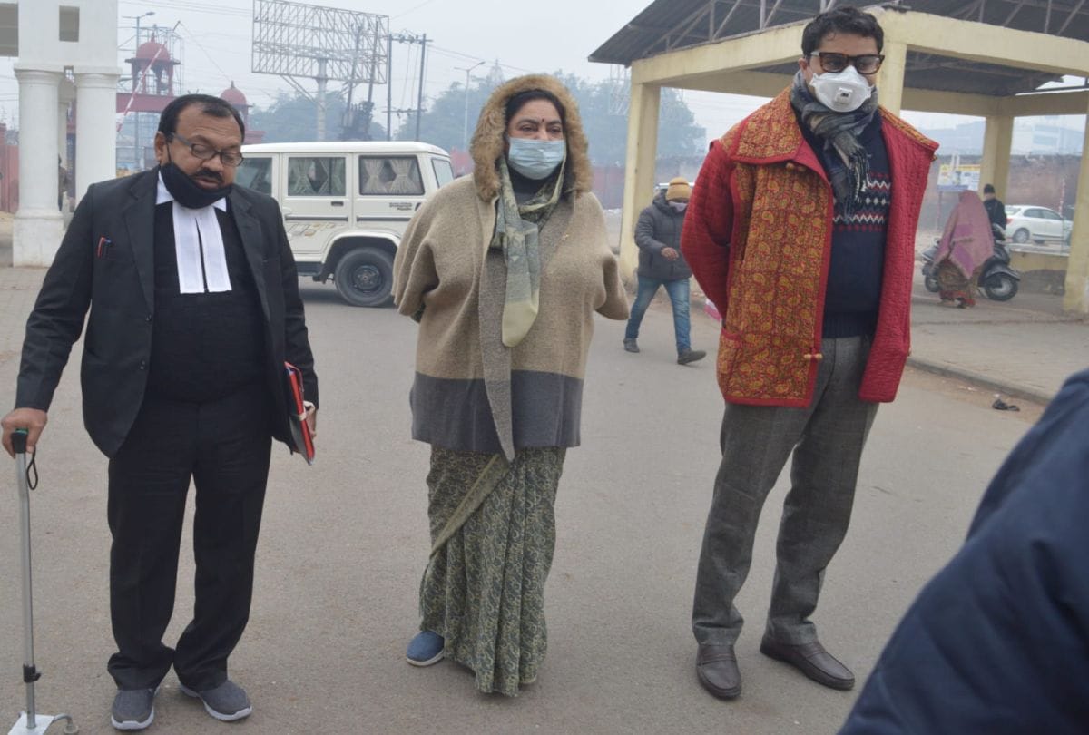 Up Election 2022: Agra Bjp Candidate Babyrani Maurya And Pakshaalika Singh Filed Nominations