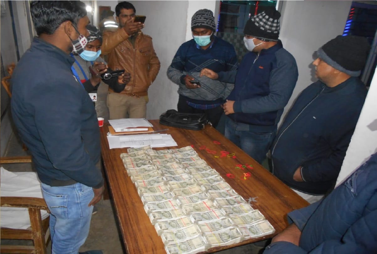 Police recovered Rs 20 lakh during checking in Hamirpur