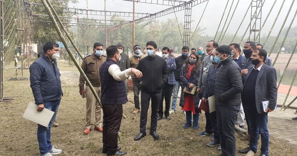 The workers who came to the gherao did not get the MLAs, sat on the dharna there