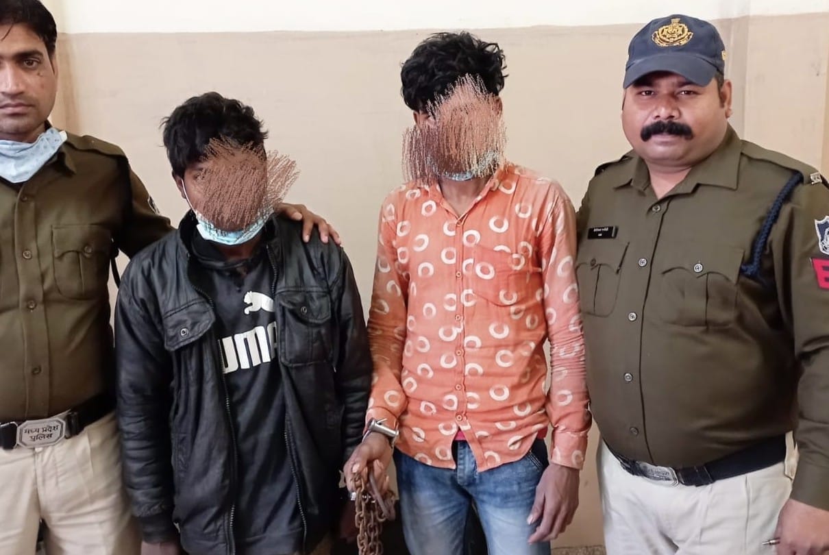Indore: They were planning theft with iron submachine and saw, the police arrested... the woman who stole items from the houses was also caught by the police...