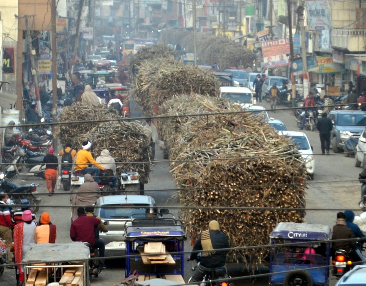 Heavy traffic jam due to sugarcane vehicles, residents upset