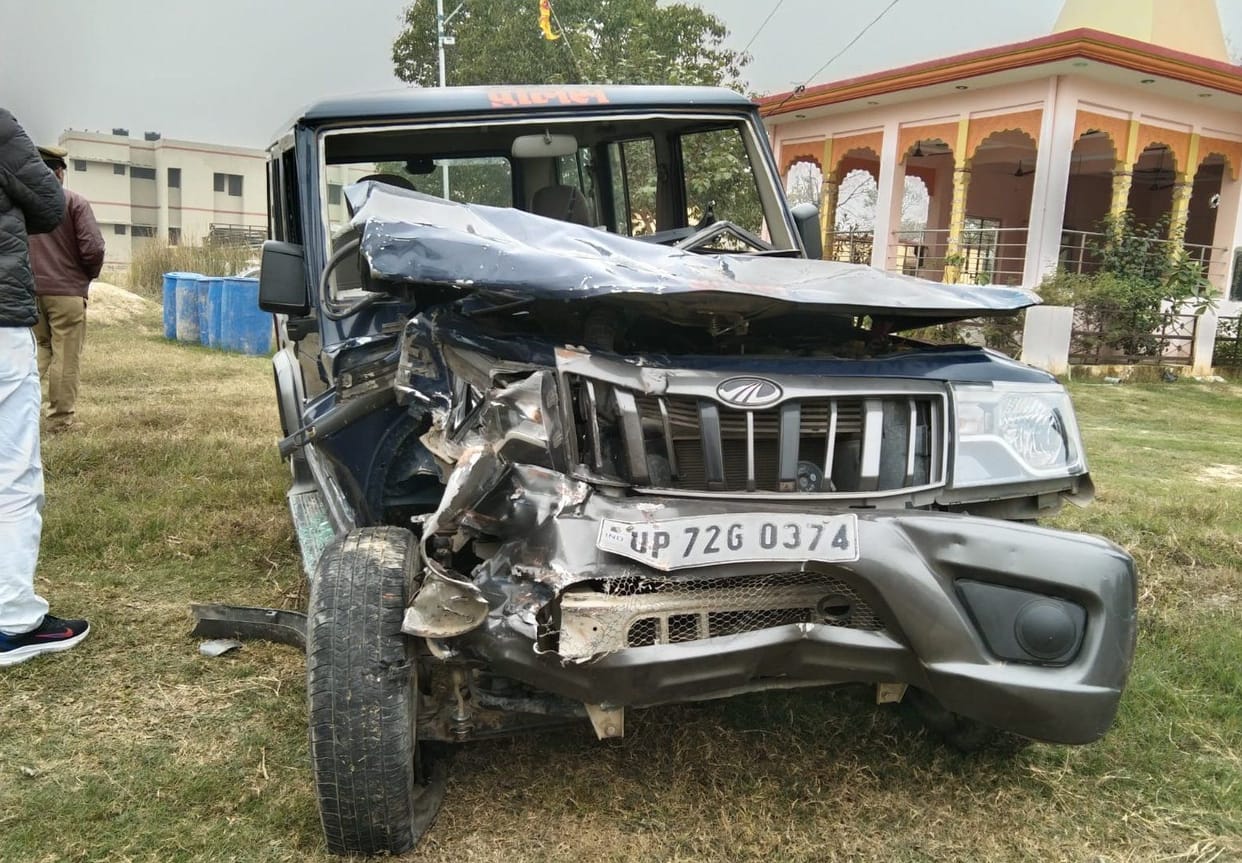 Truck collides with police jeep, four policemen injured