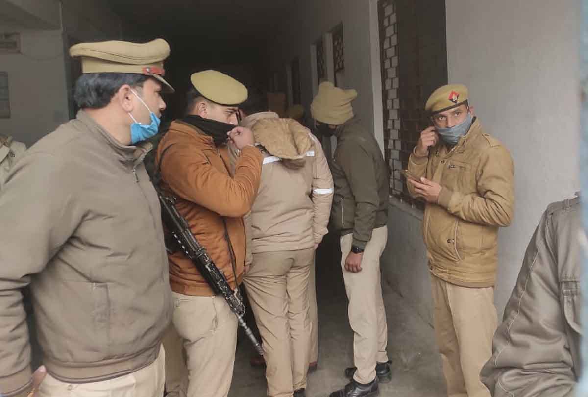Auraiya: dead body of old couple found, police speculated murder after robbery