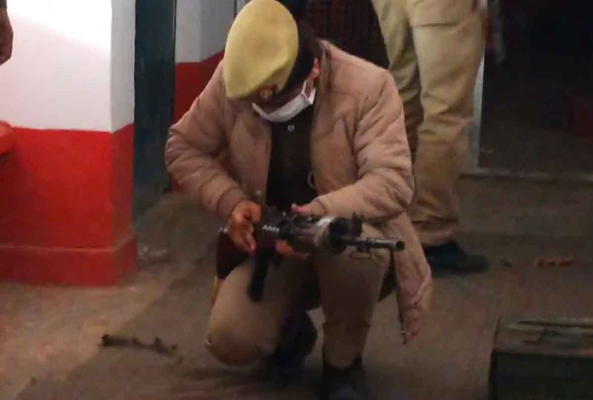 Attempt to snatch rifle from forest inspector