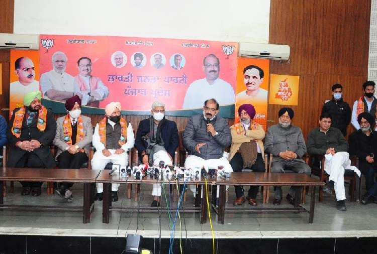 Many leaders including former army chief join BJP in Punjab