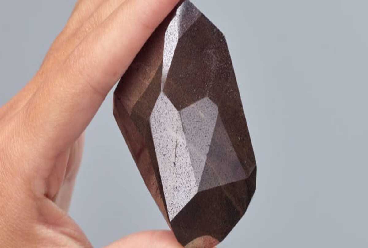 black diamond from outer world sotheby auction may fetch more than 50 crore