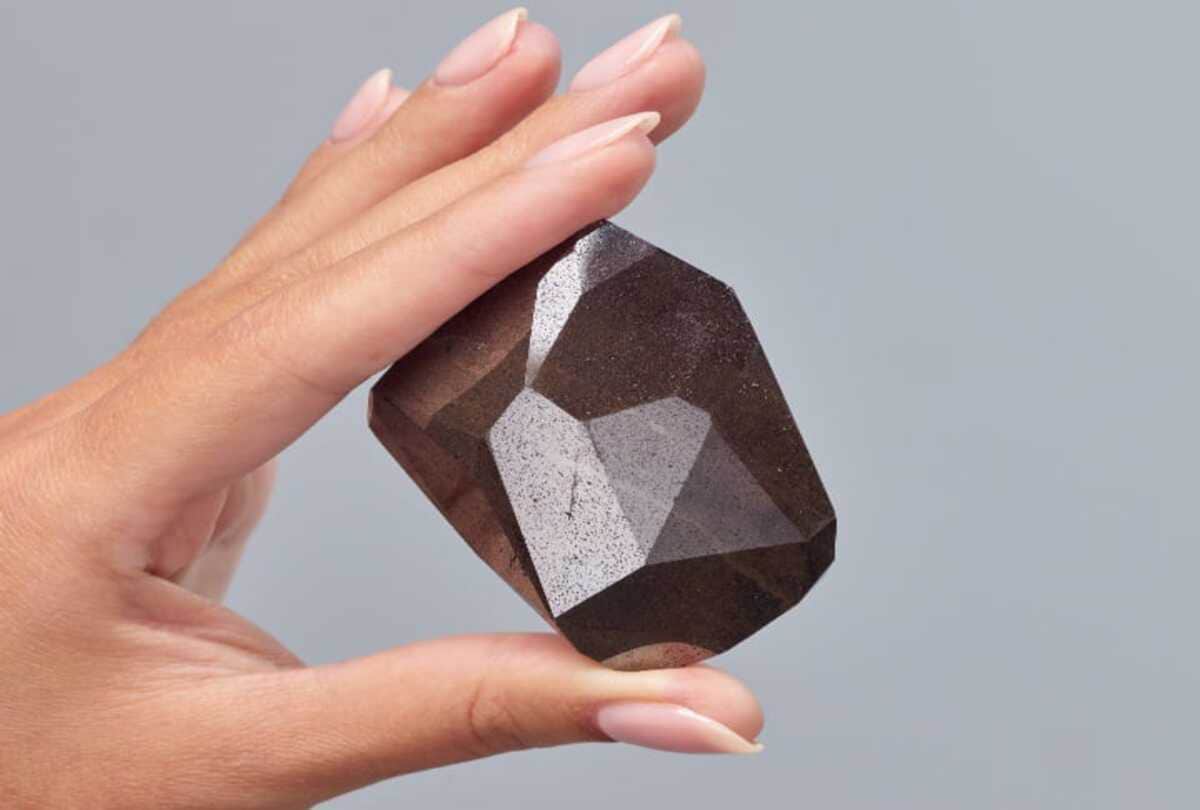 black diamond from outer world sotheby auction may fetch more than 50 crore