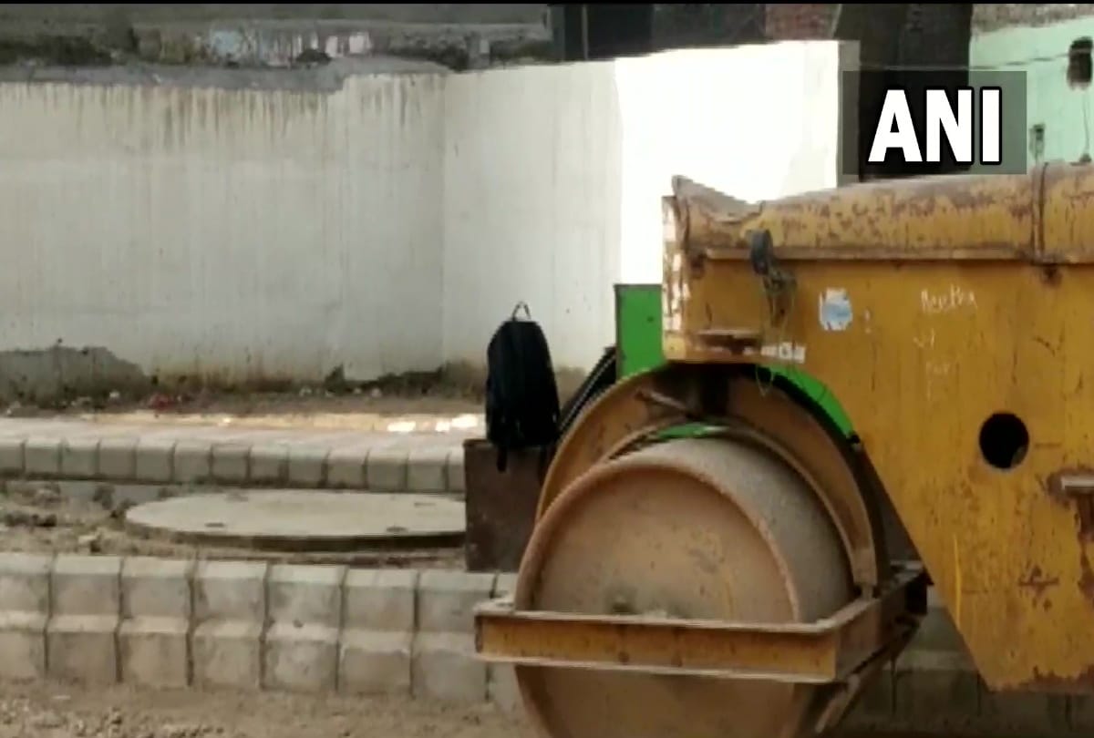 Delhi near trilokpuri metro station 2 unidentified bags found delhi probing matter know all about it
