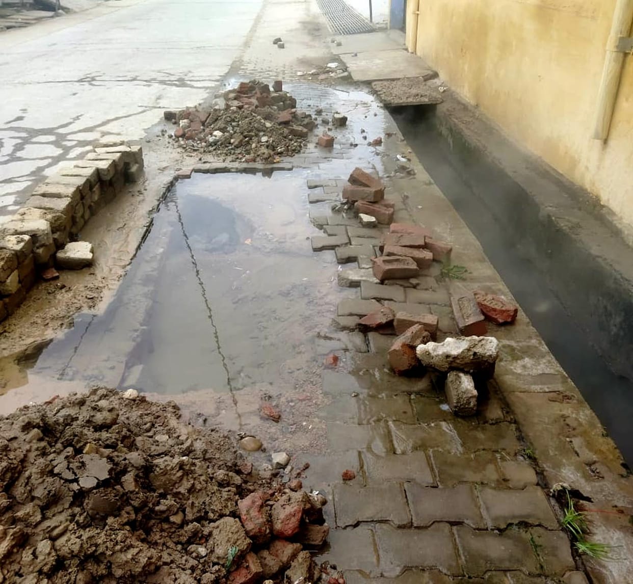Pipeline burst on the contact road, drinking water supply of two localities stalled