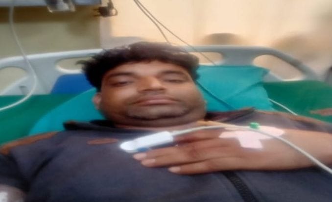 Knife stabbed in young man's waist on minor issue, condition critical