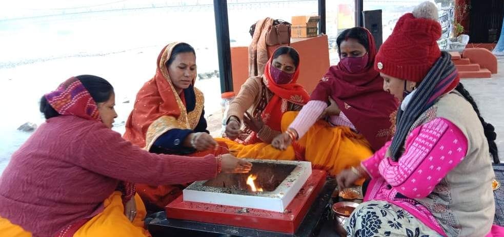 Women worship to protect from Corona