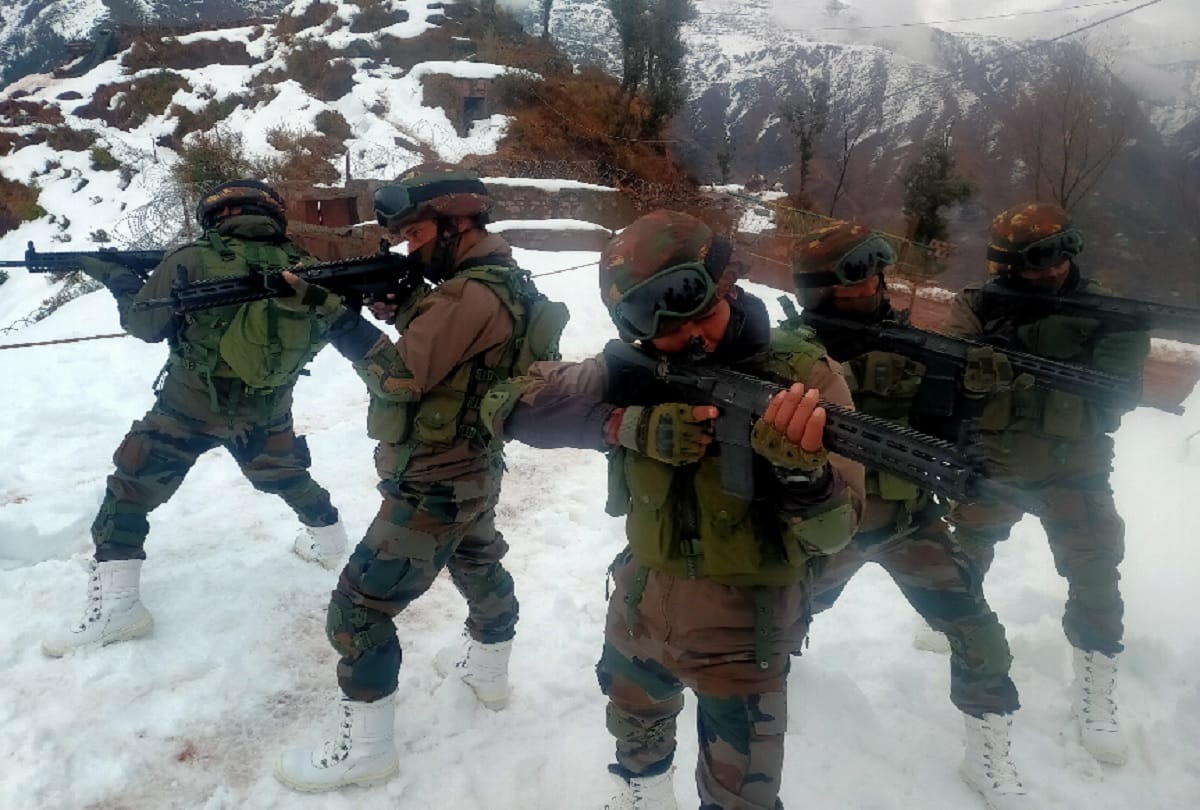 Army jawans on front on LoC in snow at a height of eight thousand feet
