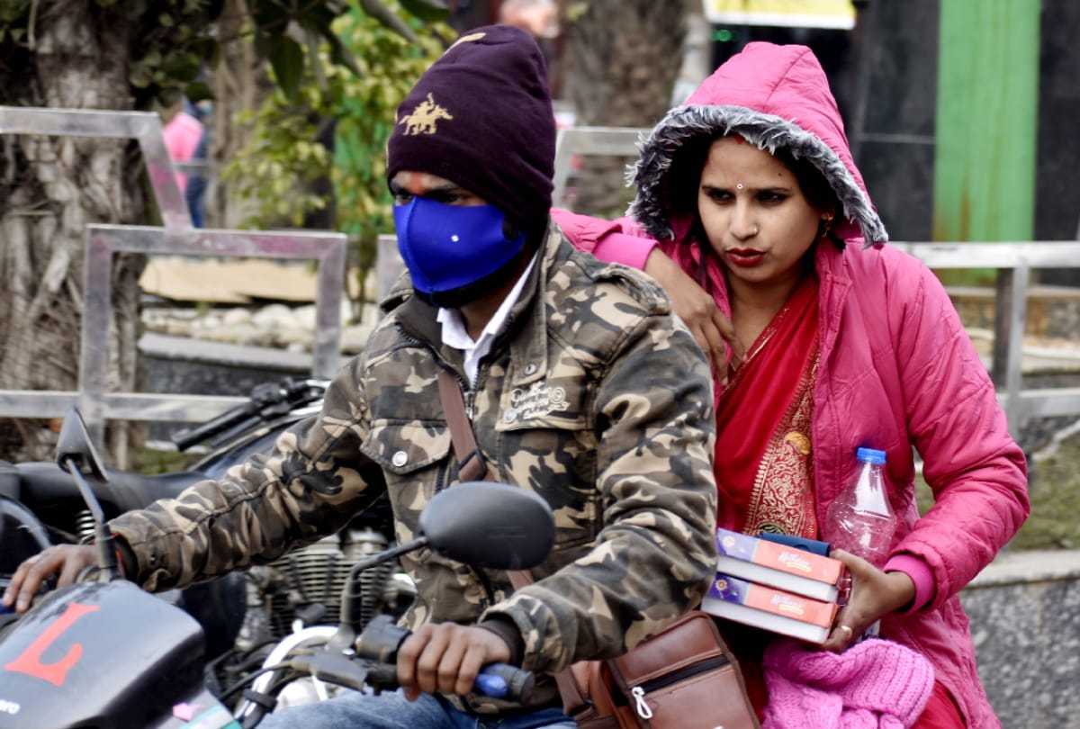 Amar Ujala Investigation Eighty percent of two wheeler riders wear helmets in Gorakhpur city