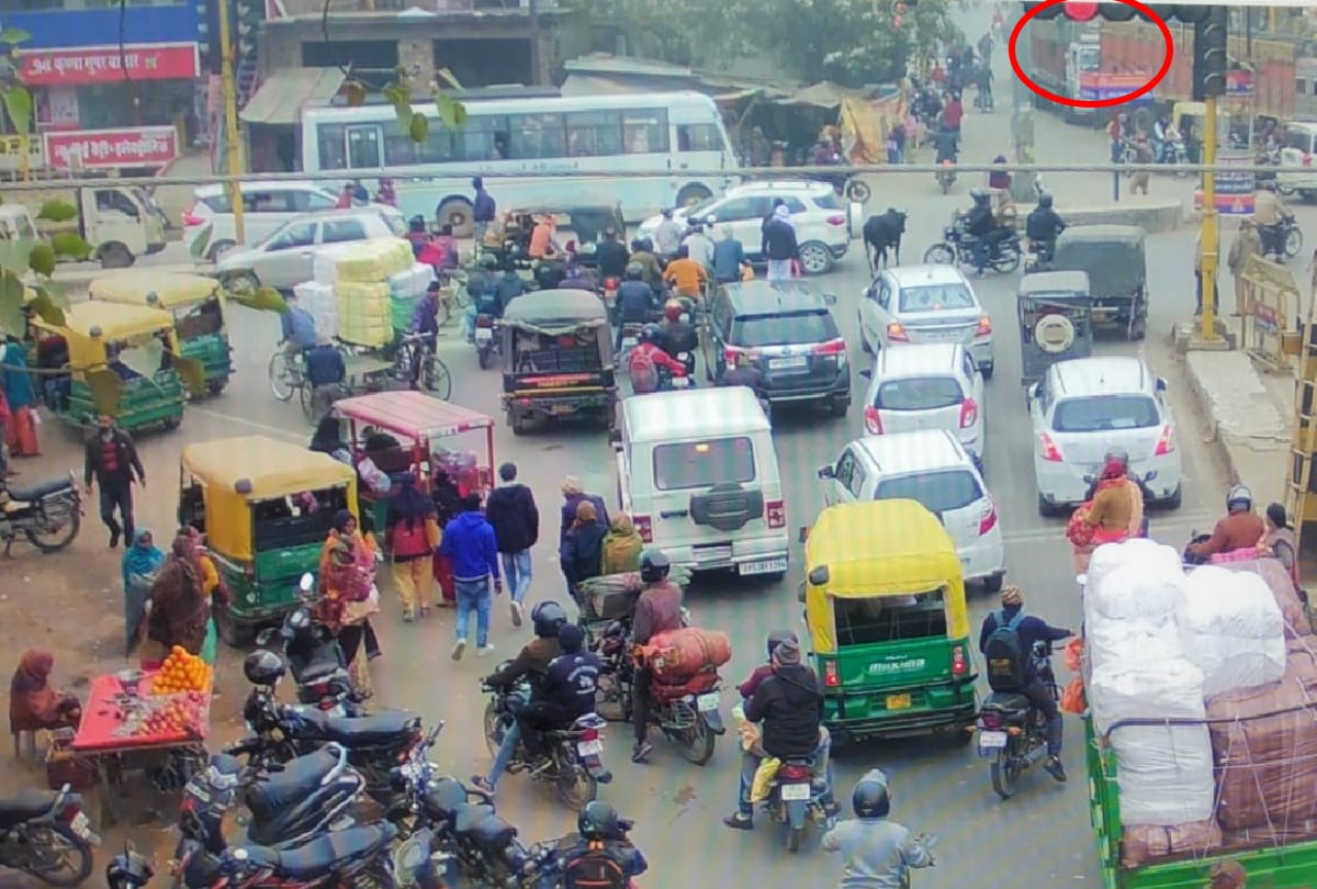 Amar Ujala Investigation Eighty percent of two wheeler riders wear helmets in Gorakhpur city