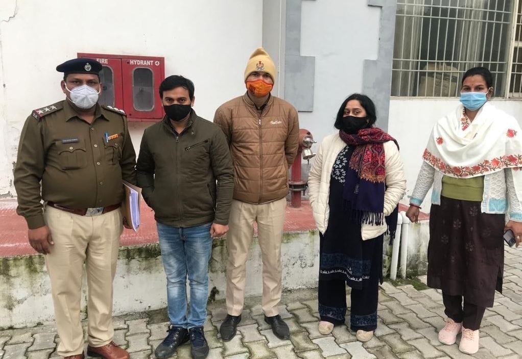 Accused couple arrested for selling flat by fraud