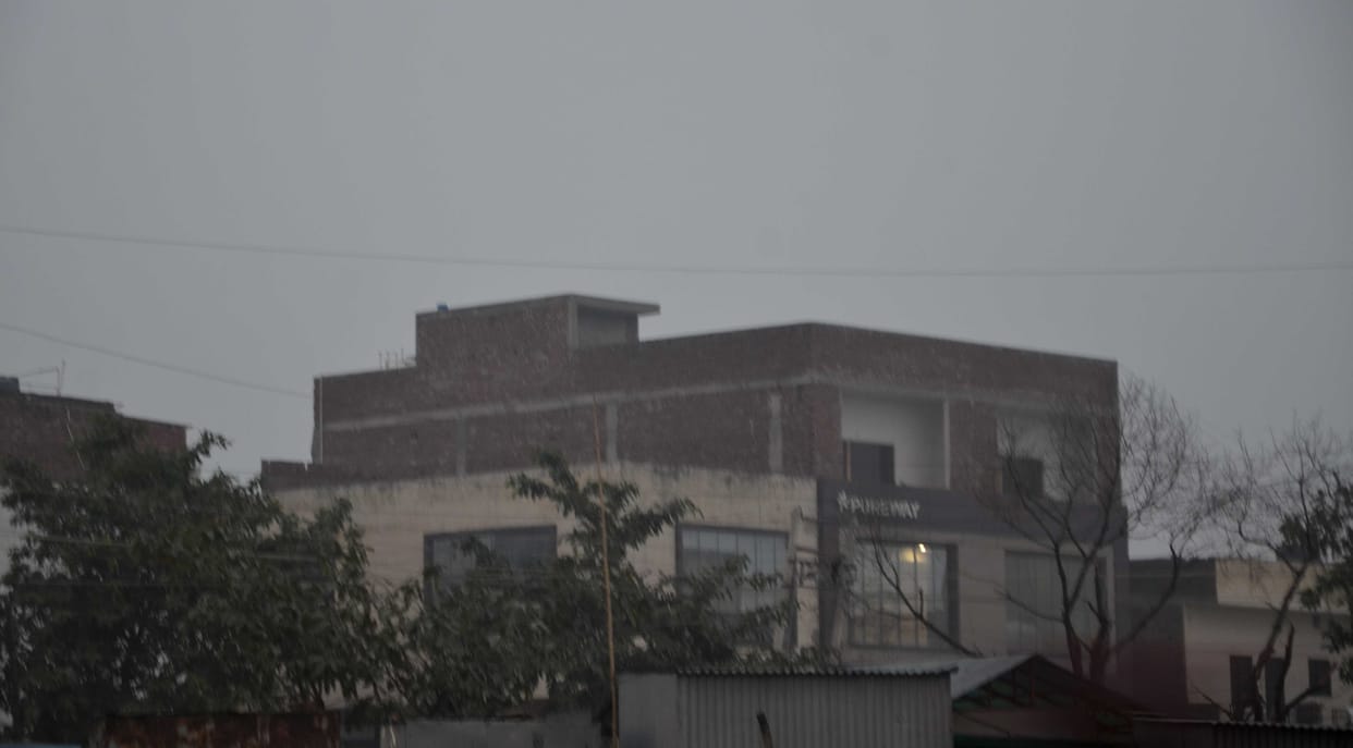 Relief from light sunshine, drizzle again increased the coolness in the evening
