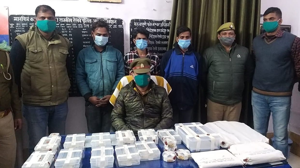 The robbers were trying to sell the looted goods, the GRP caught