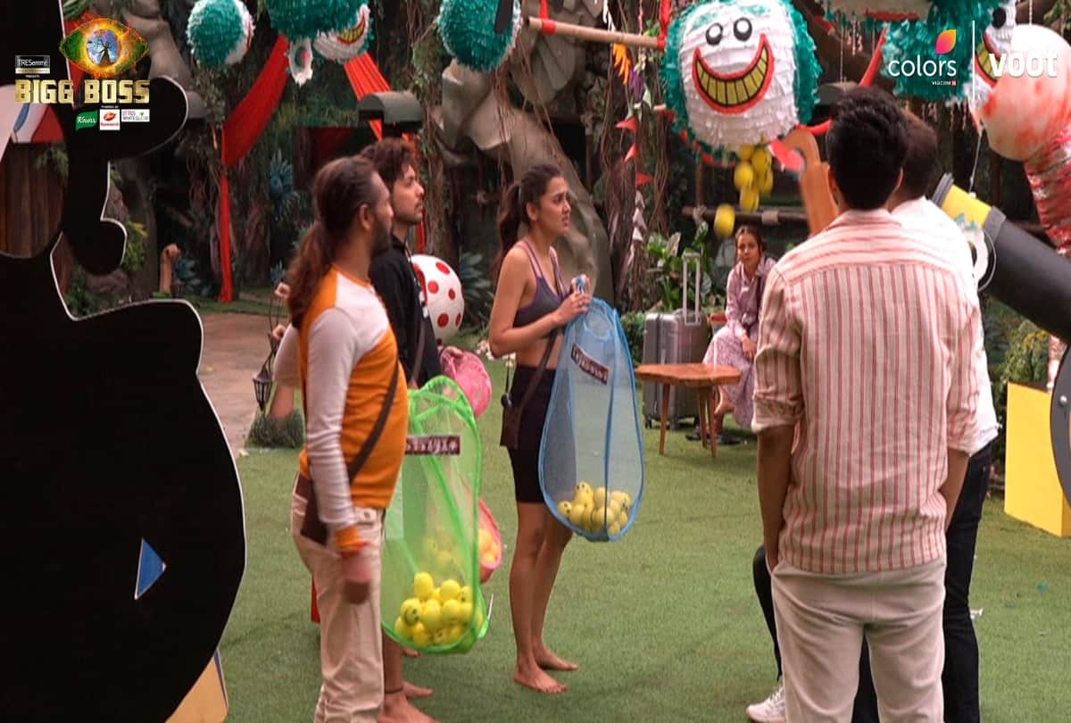 Bigg Boss 15: Tejashwi Prakash and Abhijeet Bichukale clash over finale task actress attacked with the ball