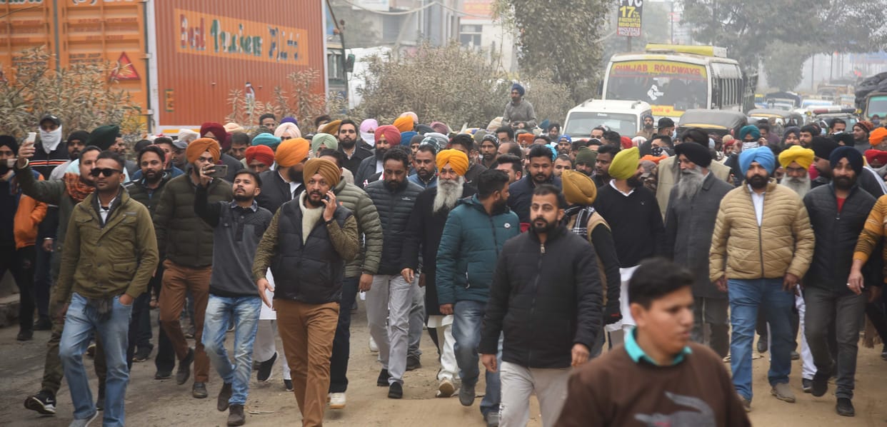 Bains and Kadwal supporters clash for putting up boards