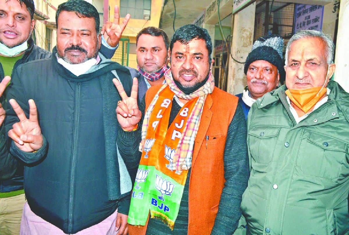 up election 2022 bjp candidate rani pakshalika singh have 132 arms in agra