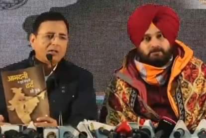 नवजोत सिद्धू और रणदीप सुरजेवाला।