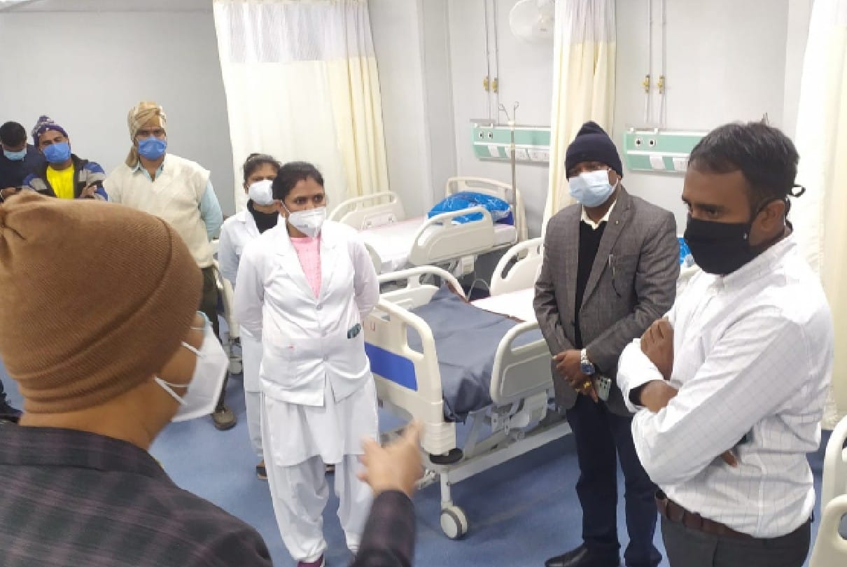 Chhatarpur: Collector suddenly reached the district hospital, instructions to give notice to the contractor on seeing the mess, advice to doctors and staff to come on time