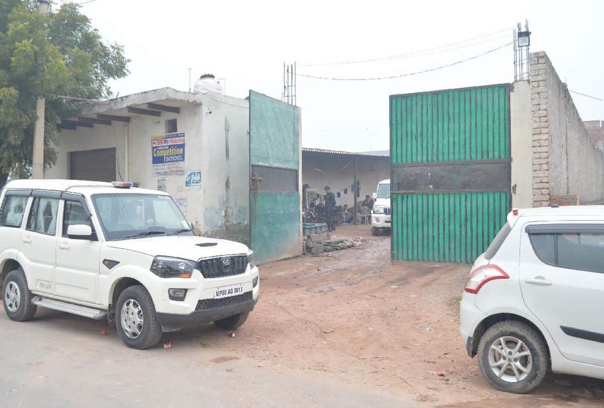 agra silver robbery case questions raised on the police security in agra