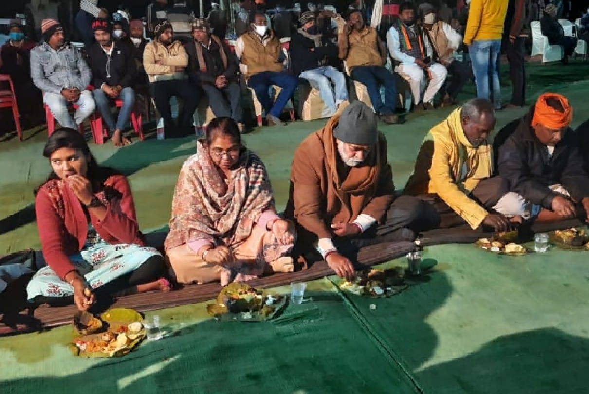 Damoh: Union Minister Prahlad Patel spent the night in tribal village, said- campaign has been started to maintain political correctness