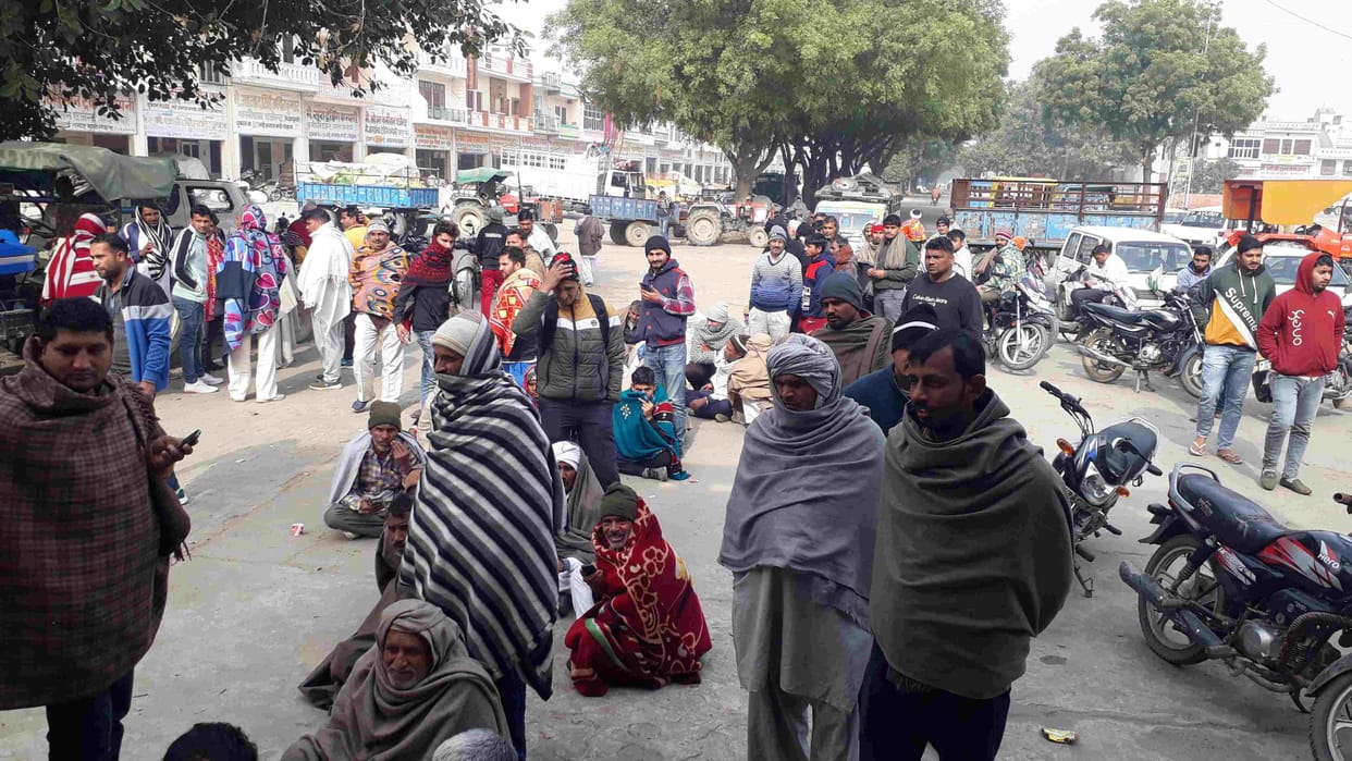 Fight for urea: Farmers protested, jammed Jind road