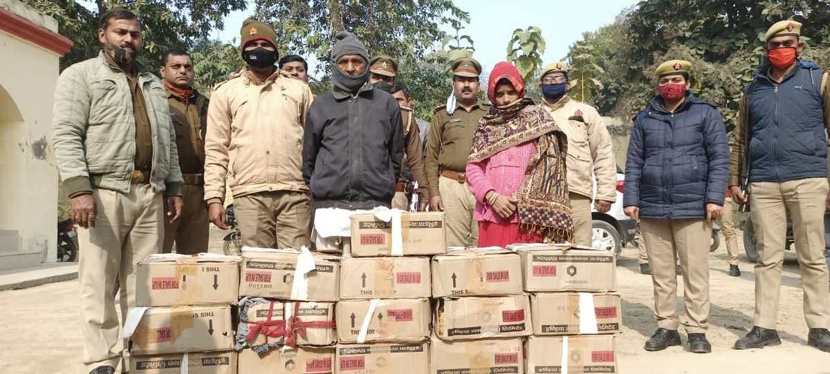 Family doing illegal liquor business Father-in-law and daughter-in-law arrested with 21 boxes of liquor police searching for husband and kingping