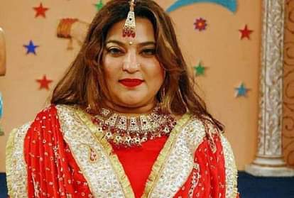 Bigg Boss 4 Contestant Dolly Bindra birthday she accuses Radhe Maa of exploiting her Fight With Manoj Tiwari